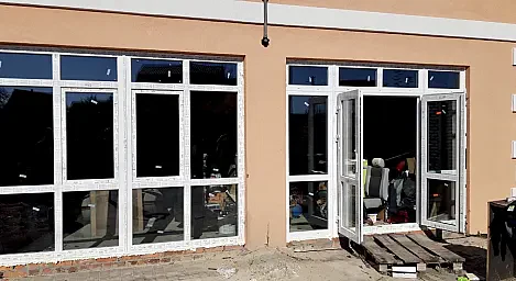 Веранда з теплими вікнами і дверима