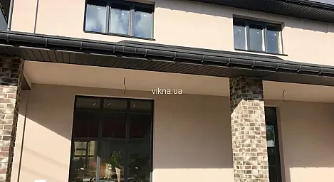 Вікна Salamander кольору антрацит для котеджу - головне фото