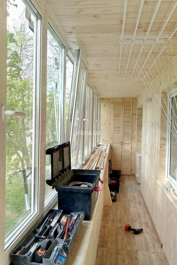 обшивка балкона деревянной вагонкой